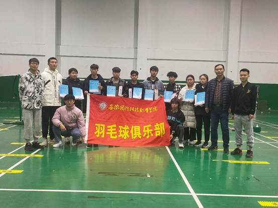 图片包含 运动, 人, 室内, 体育描述已自动生成